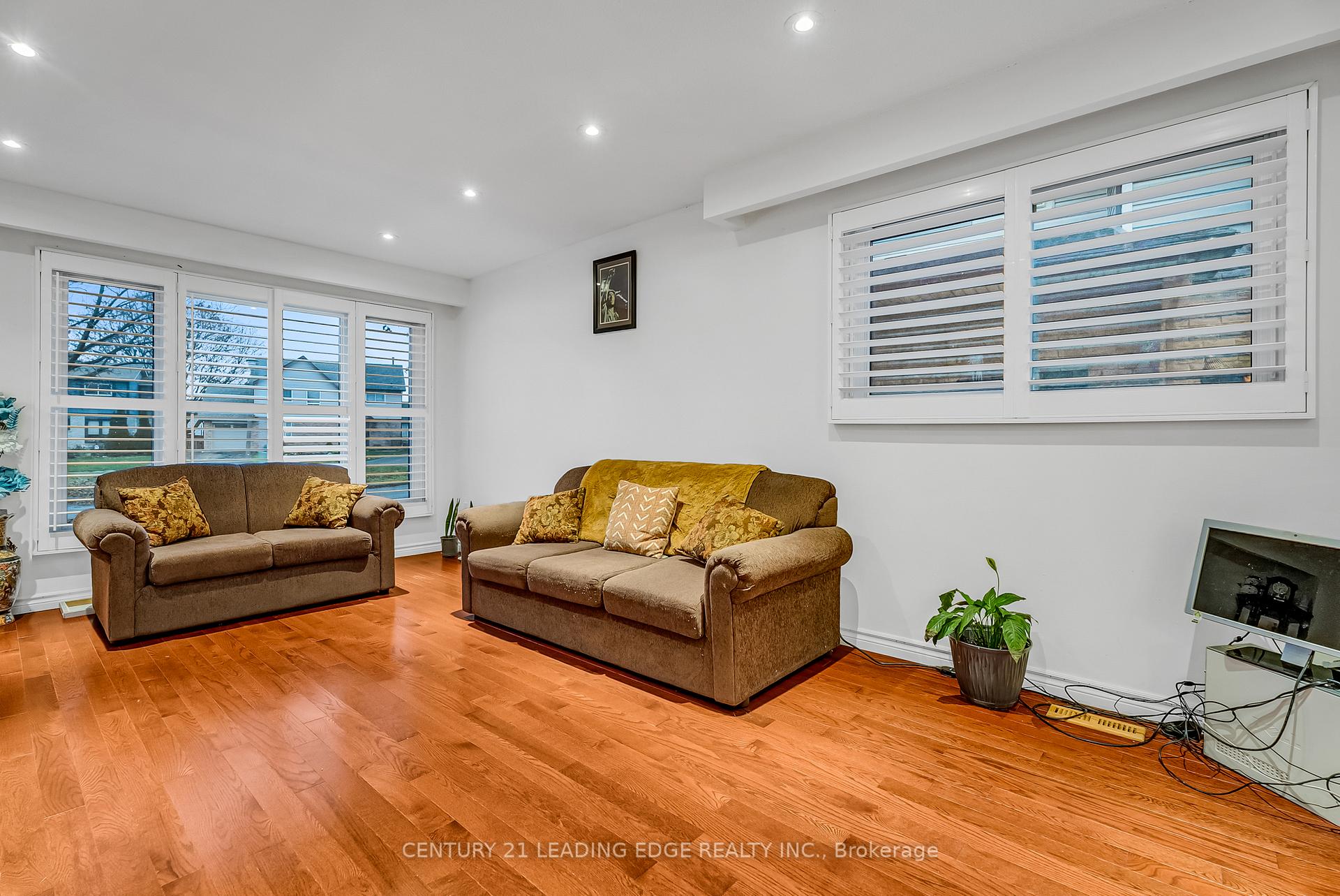 Photo 9 of 160 Brunswick Court, Oshawa, Donevan — HOMEH