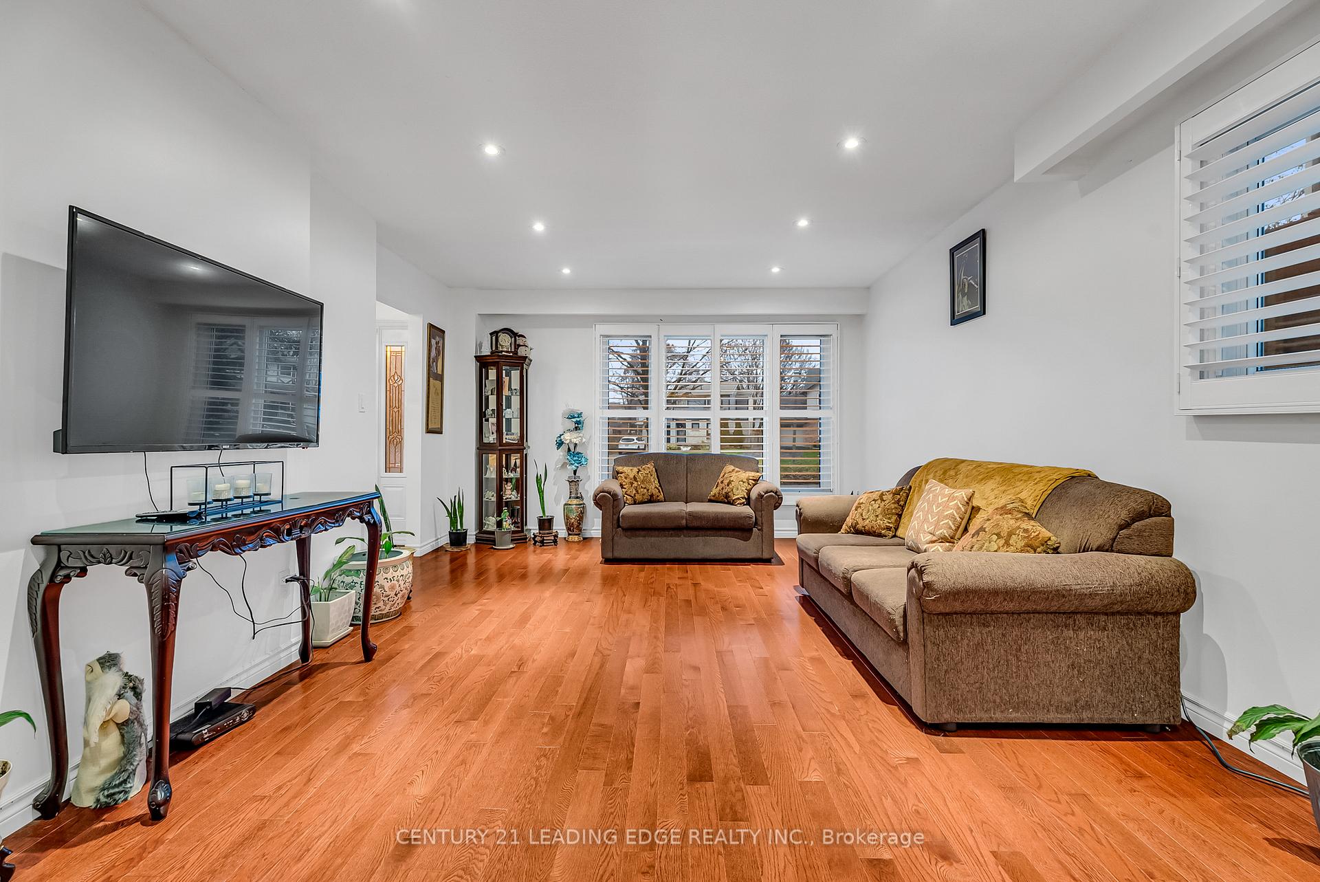 Photo 11 of 160 Brunswick Court, Oshawa, Donevan — HOMEH