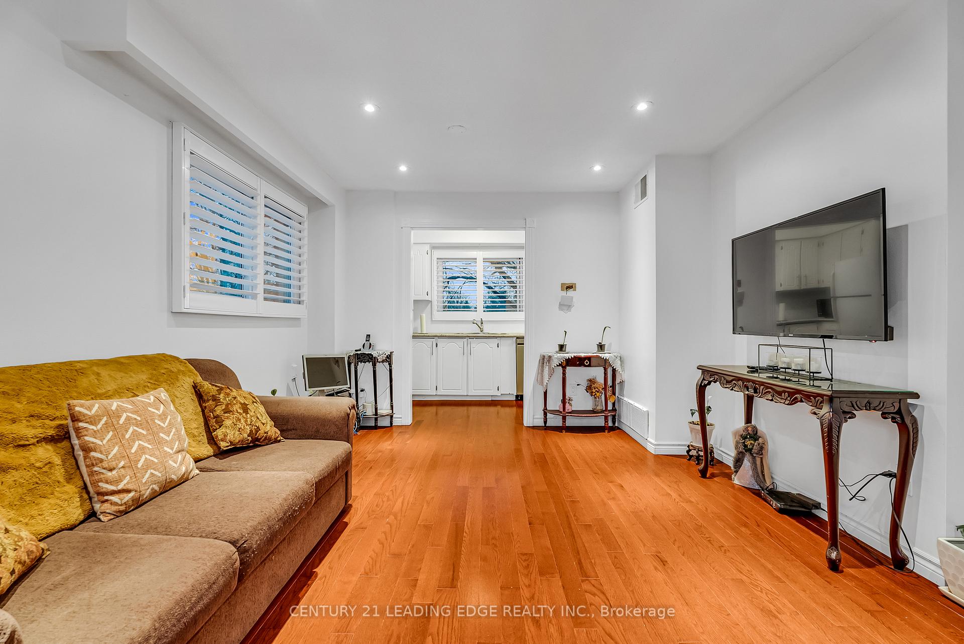 Photo 12 of 160 Brunswick Court, Oshawa, Donevan — HOMEH