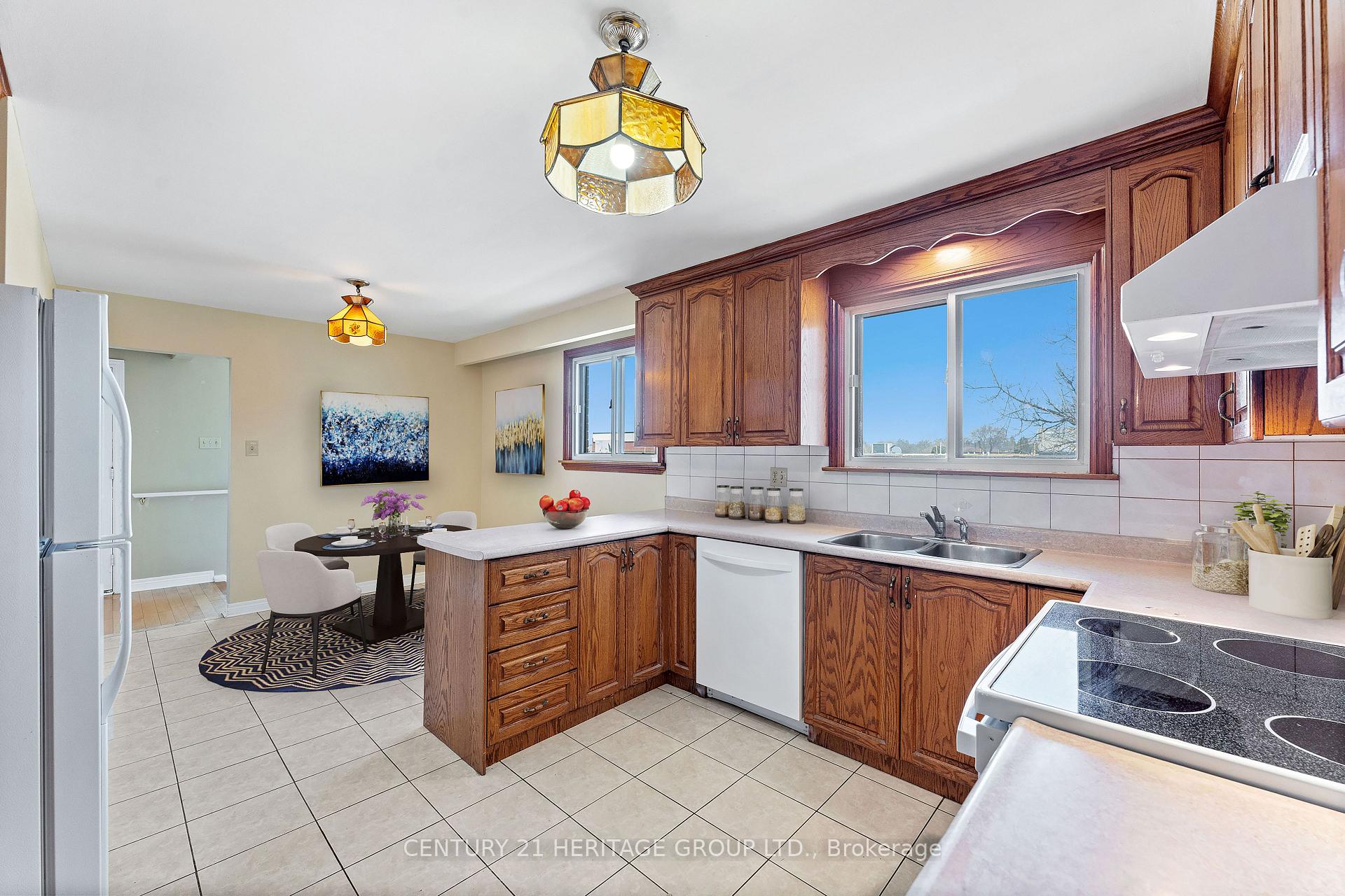 Photo 8 of 105 Andrew Park, Vaughan, West Woodbridge — HOMEH