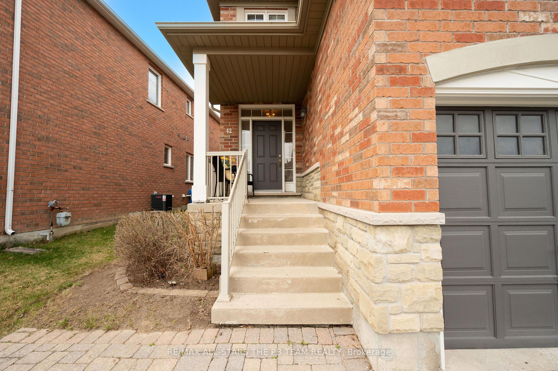 Photo 2 of 42 Spring Arbour Road, Vaughan, Patterson — HOMEH