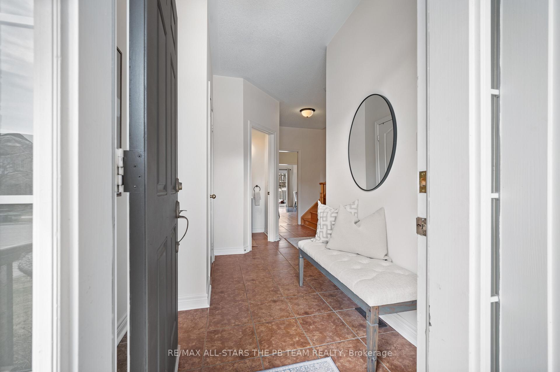 Photo 3 of 42 Spring Arbour Road, Vaughan, Patterson — HOMEH