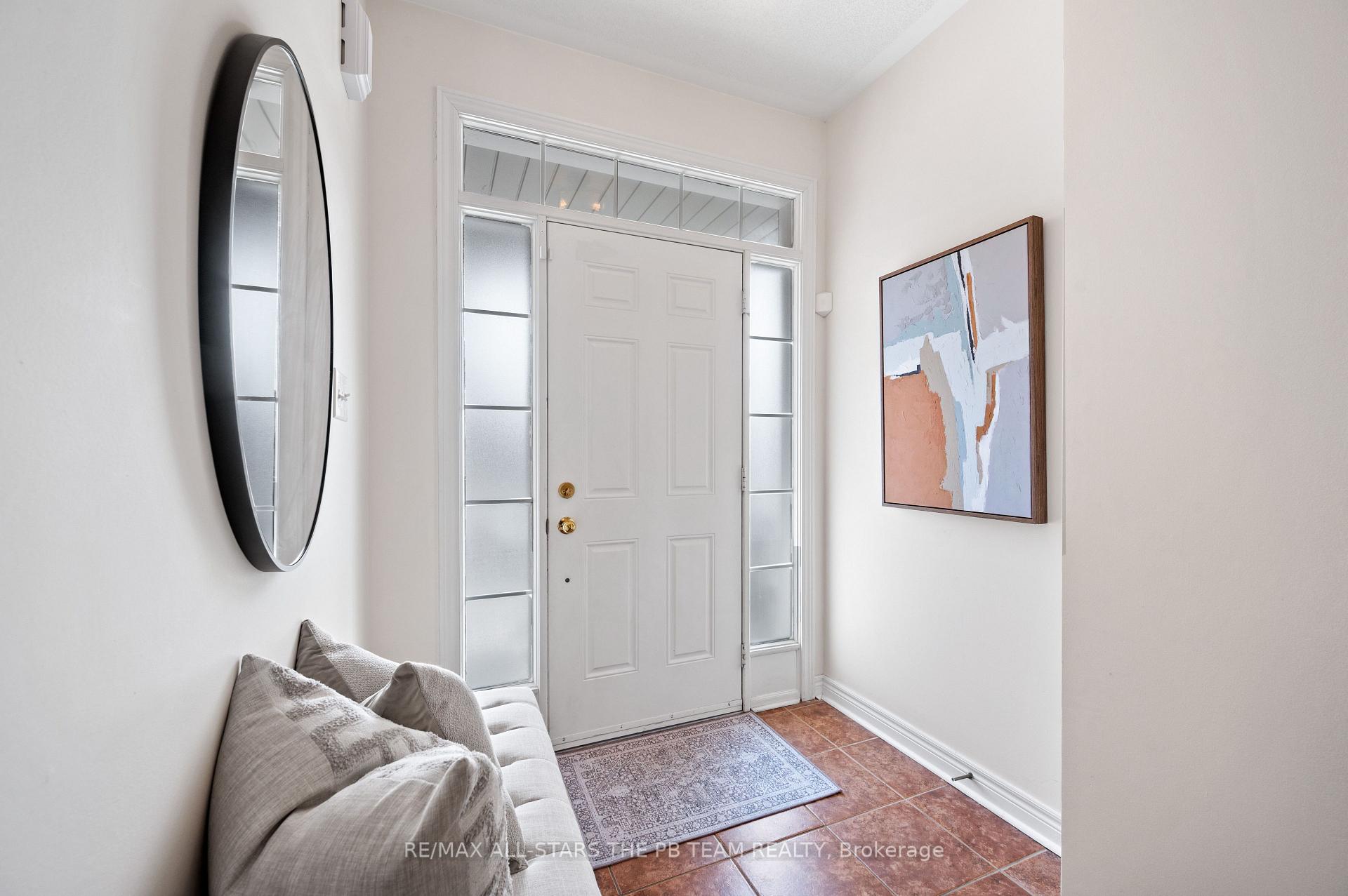Photo 4 of 42 Spring Arbour Road, Vaughan, Patterson — HOMEH
