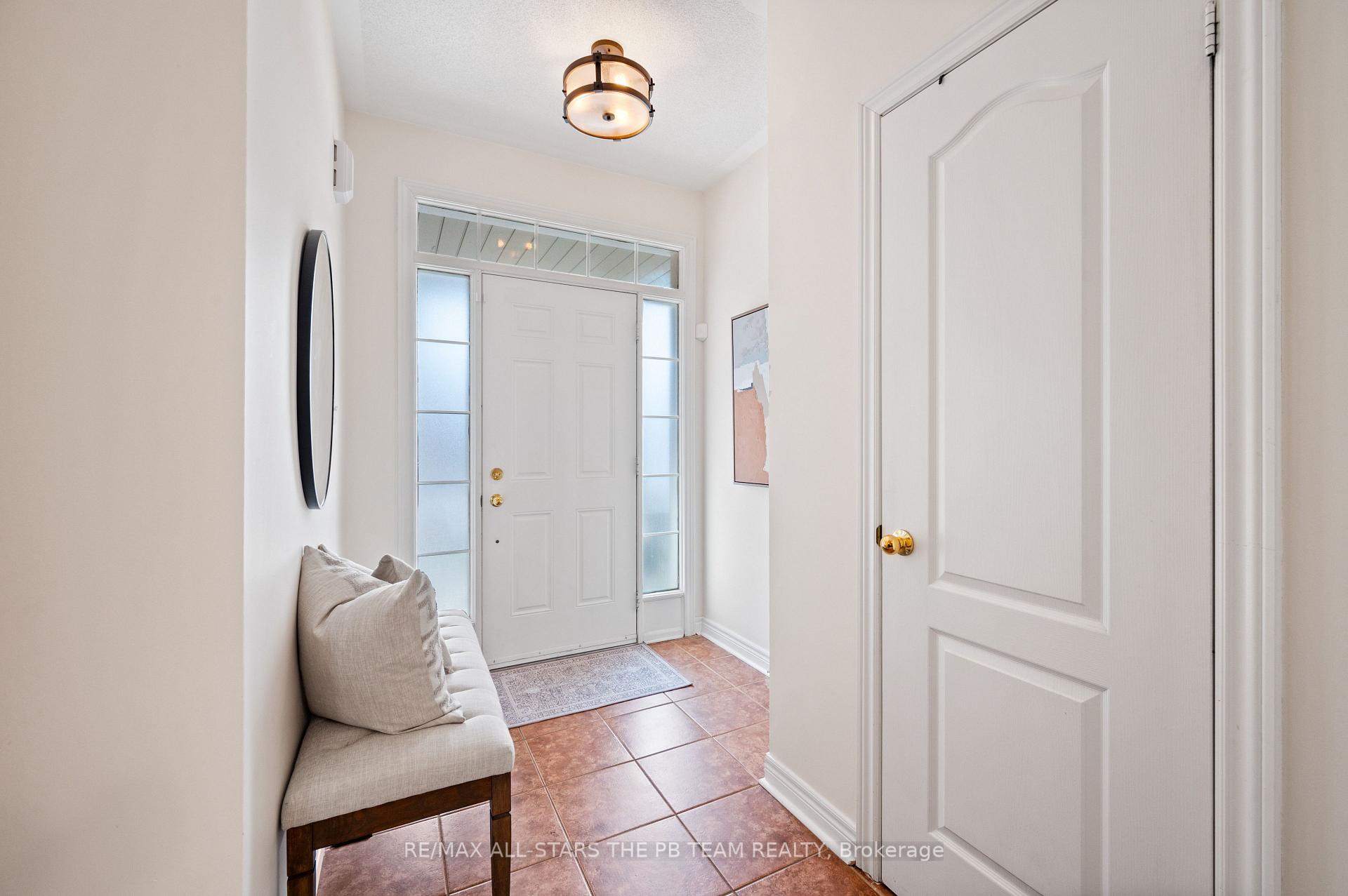 Photo 5 of 42 Spring Arbour Road, Vaughan, Patterson — HOMEH