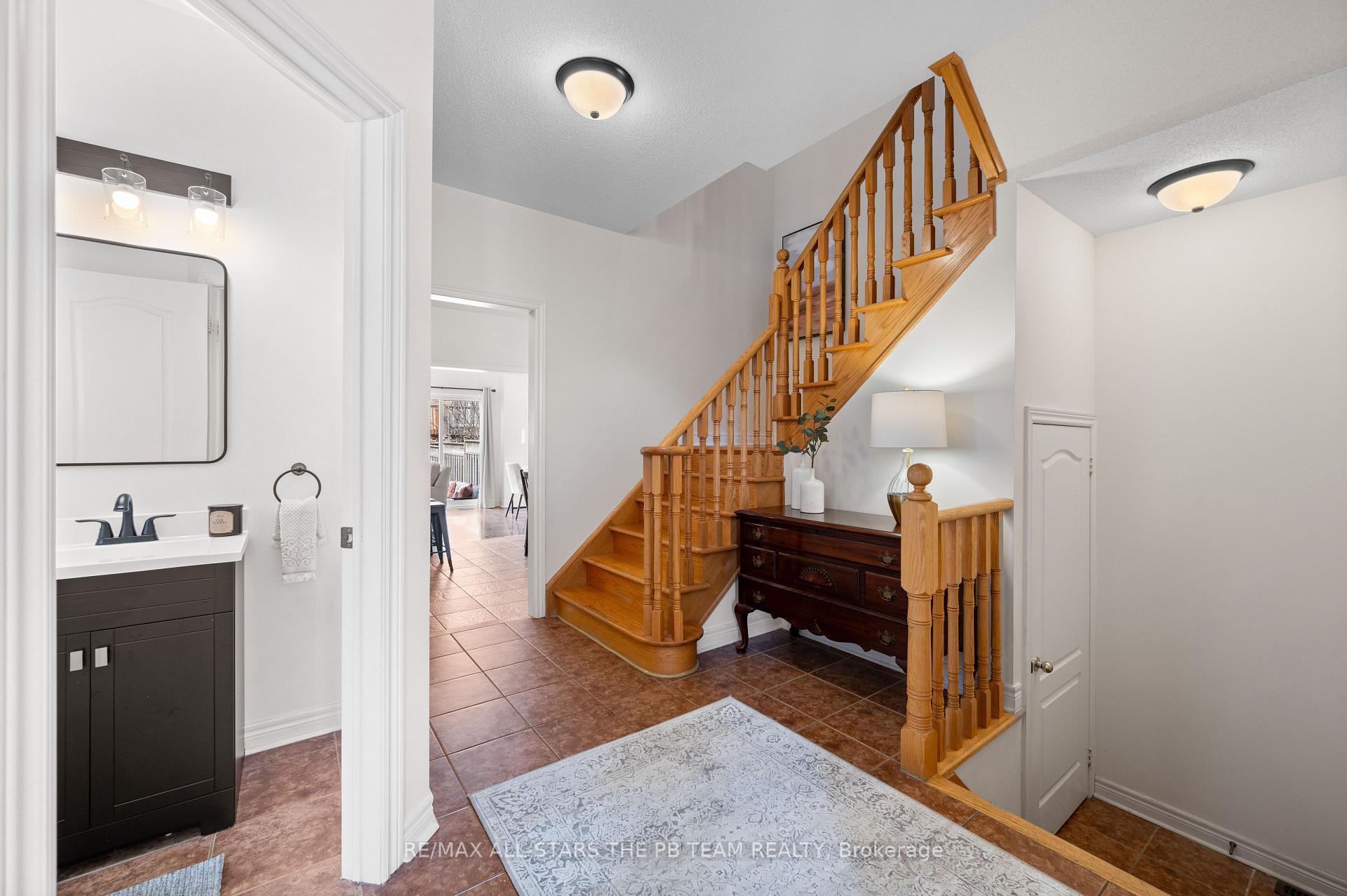 Photo 6 of 42 Spring Arbour Road, Vaughan, Patterson — HOMEH