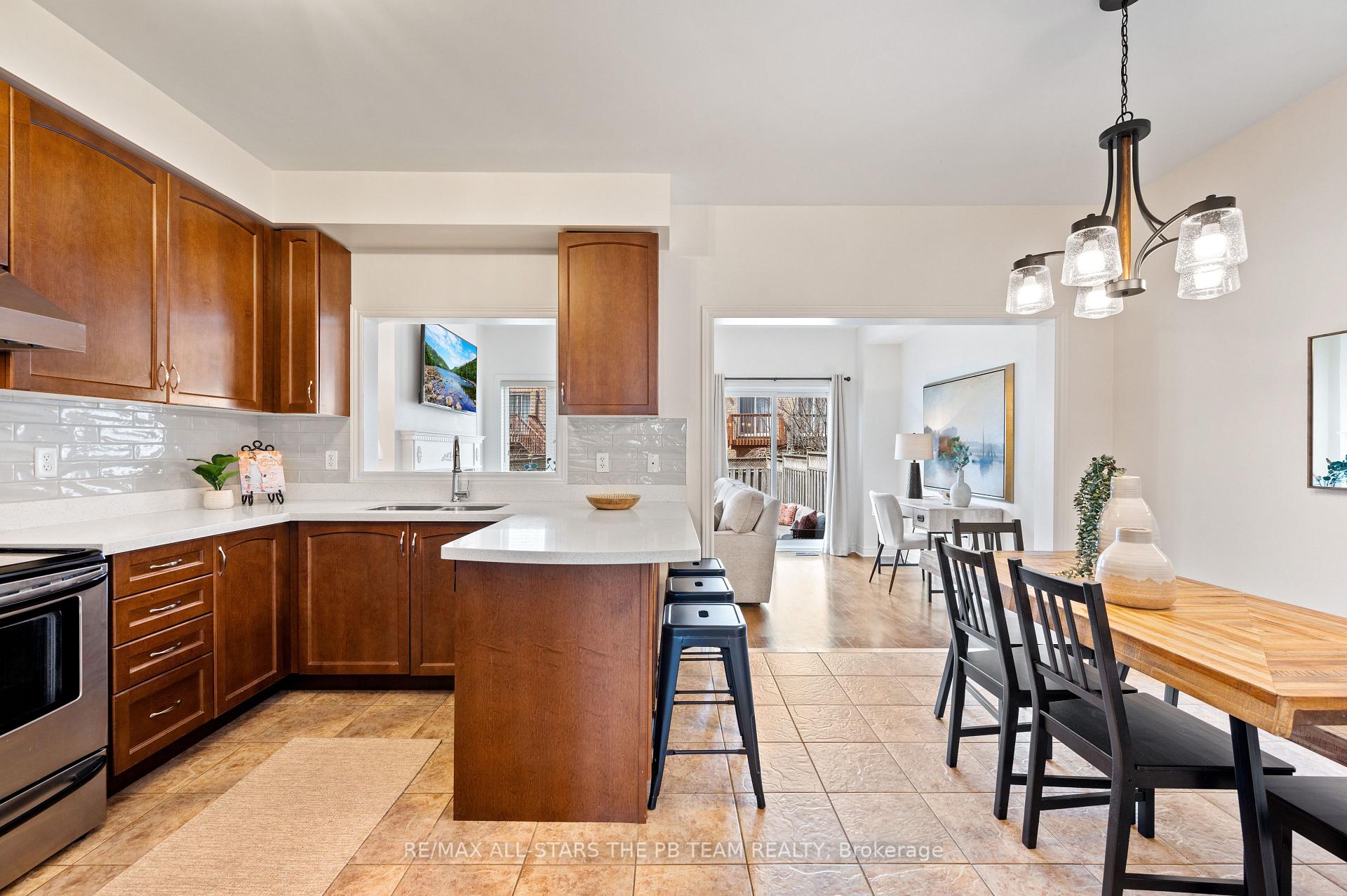 Photo 7 of 42 Spring Arbour Road, Vaughan, Patterson — HOMEH