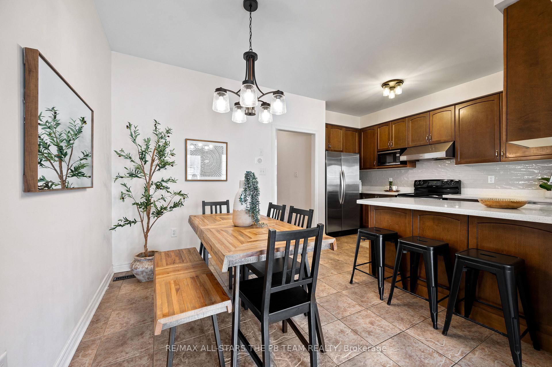 Photo 11 of 42 Spring Arbour Road, Vaughan, Patterson — HOMEH