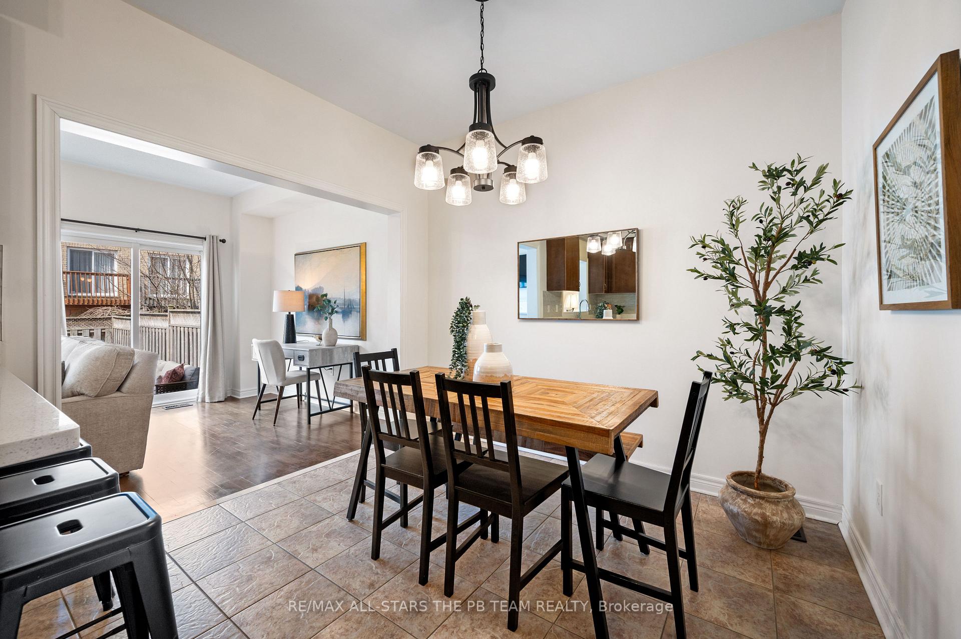 Photo 12 of 42 Spring Arbour Road, Vaughan, Patterson — HOMEH