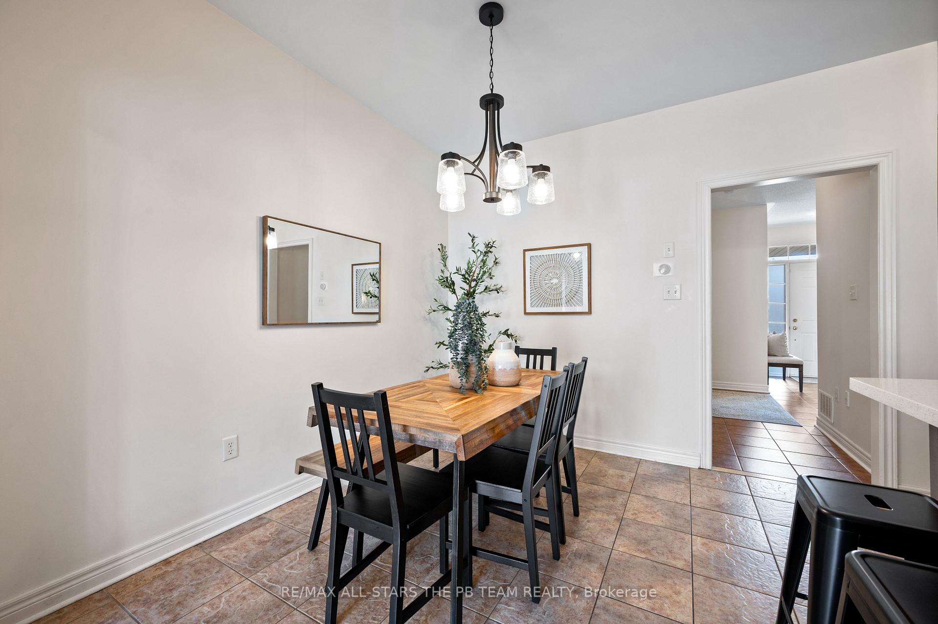 Photo 13 of 42 Spring Arbour Road, Vaughan, Patterson — HOMEH