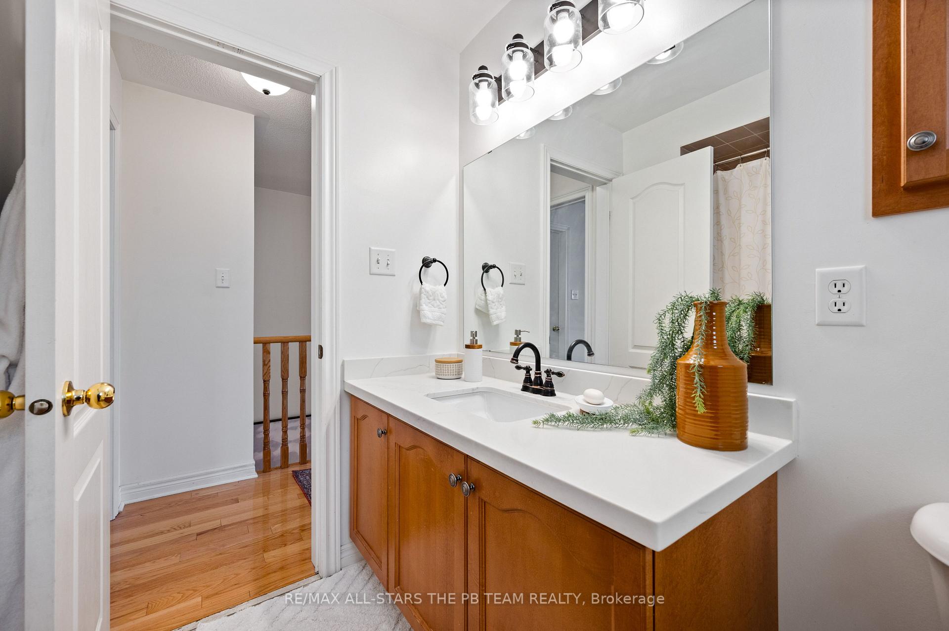 Photo 32 of 42 Spring Arbour Road, Vaughan, Patterson — HOMEH
