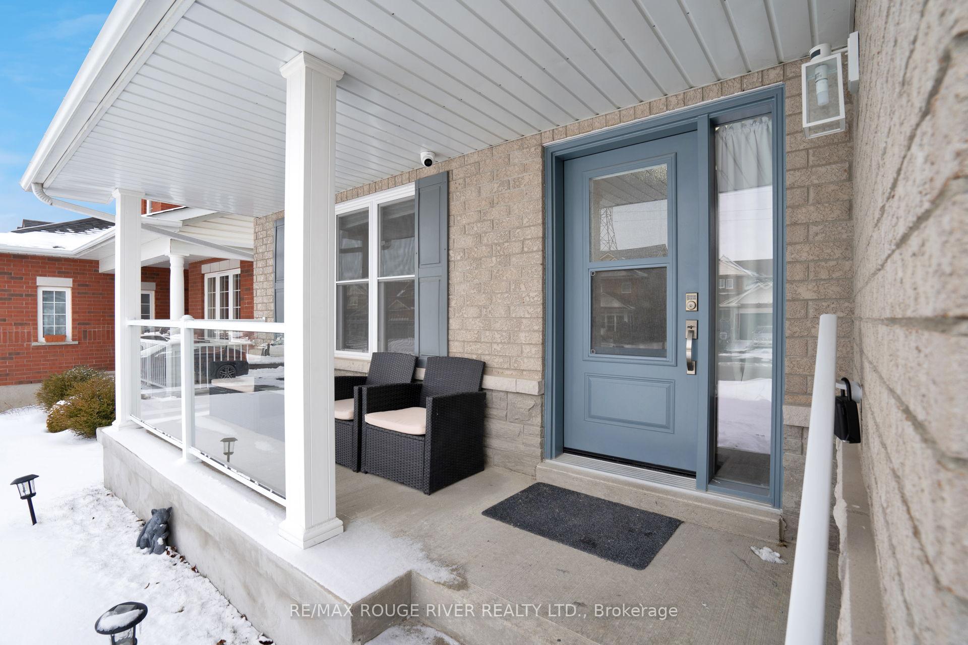 Photo 3 of 577 Woodmount Crescent, Oshawa, Samac — HOMEH