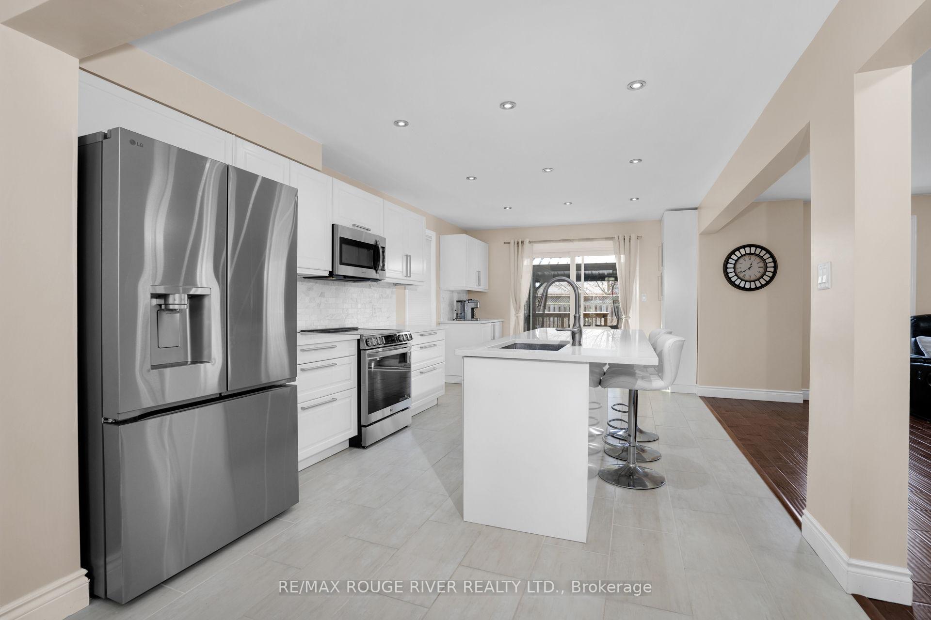 Photo 7 of 577 Woodmount Crescent, Oshawa, Samac — HOMEH