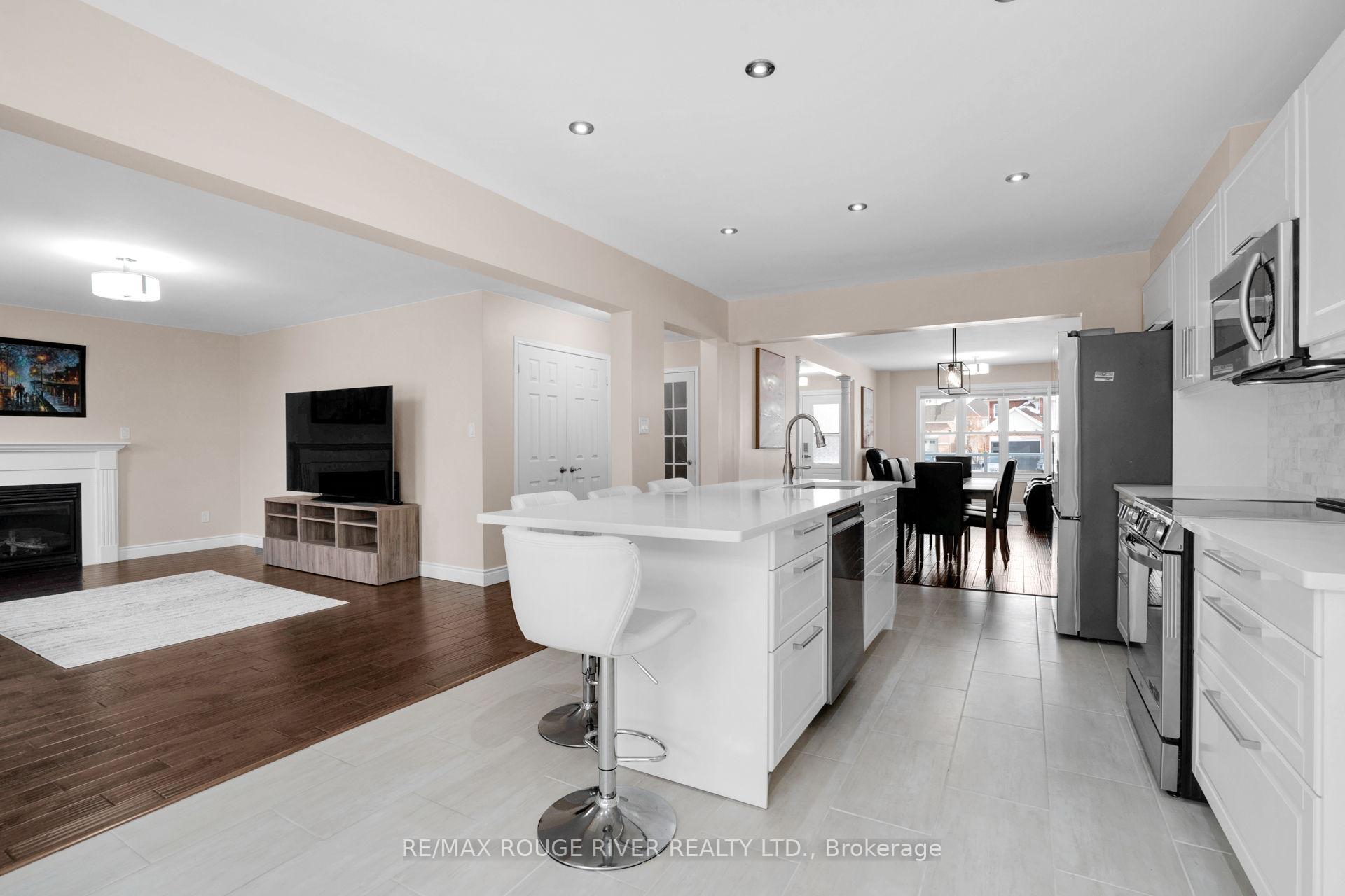 Photo 10 of 577 Woodmount Crescent, Oshawa, Samac — HOMEH