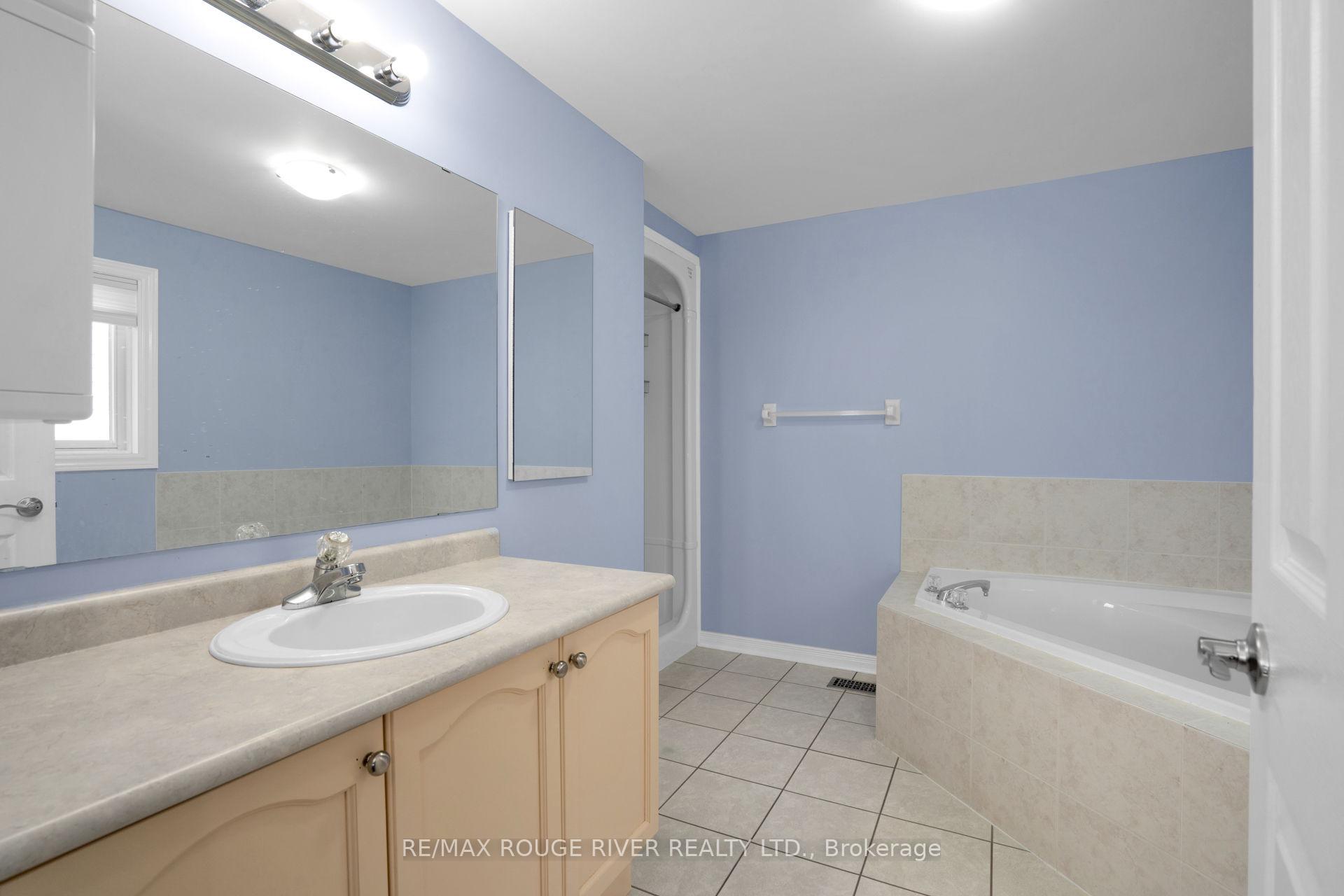 Photo 26 of 577 Woodmount Crescent, Oshawa, Samac — HOMEH