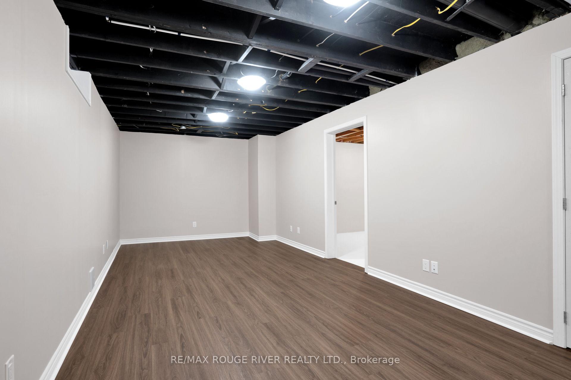 Photo 33 of 577 Woodmount Crescent, Oshawa, Samac — HOMEH