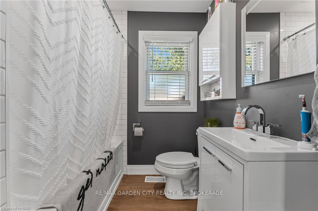 Photo 11 of 548 Wright Street, Welland, Lincoln/Crowland — HOMEH