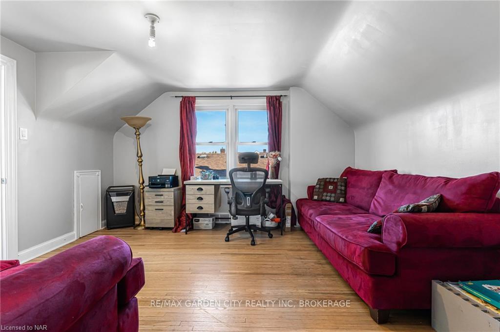 Photo 20 of 548 Wright Street, Welland, Lincoln/Crowland — HOMEH