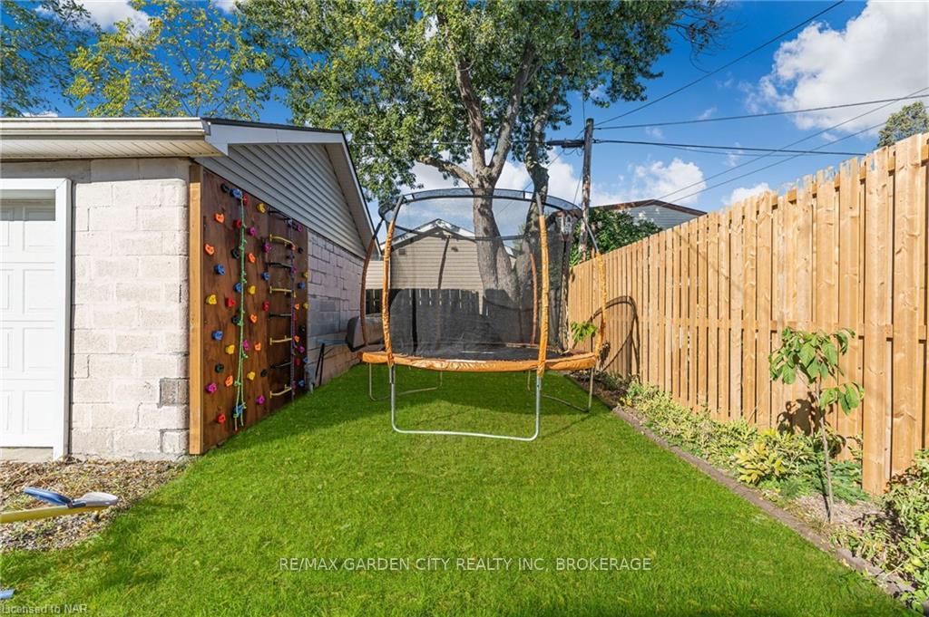 Photo 32 of 548 Wright Street, Welland, Lincoln/Crowland — HOMEH