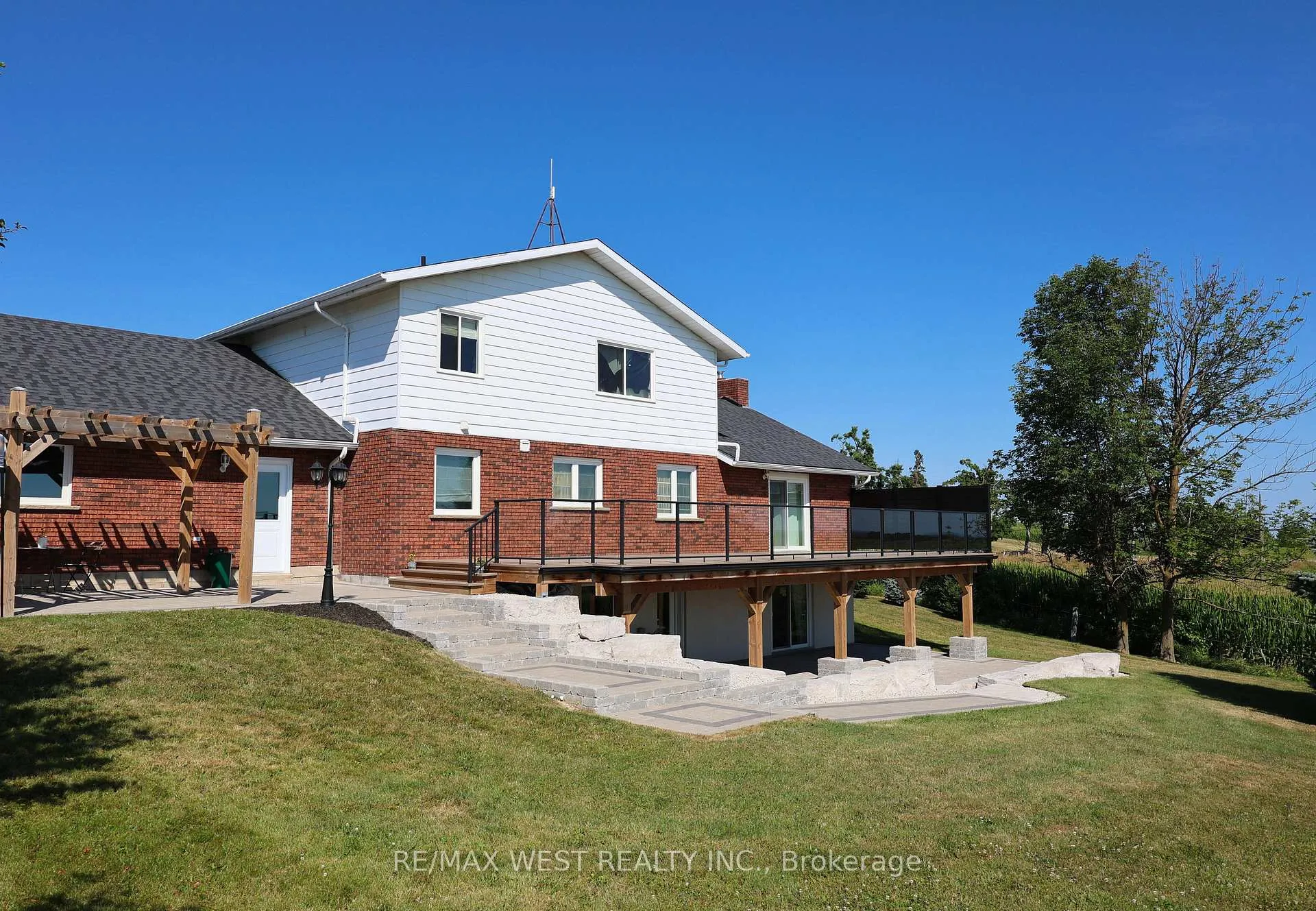 Photo 19 of 2219 County 42 Road, Clearview, Rural Clearview — HOMEH