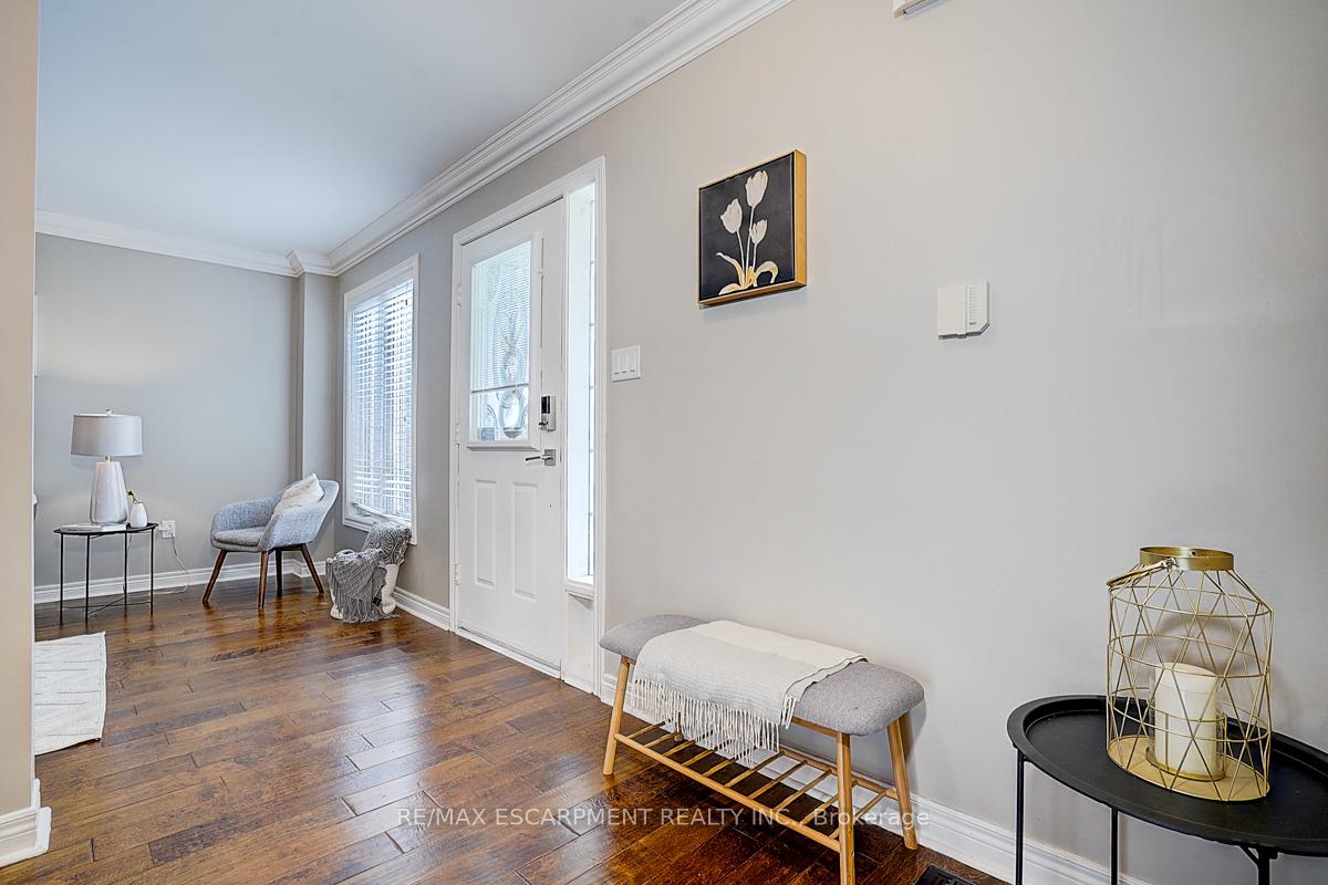 Photo 2 of 11 Rosanna Crescent, Vaughan, Maple — HOMEH