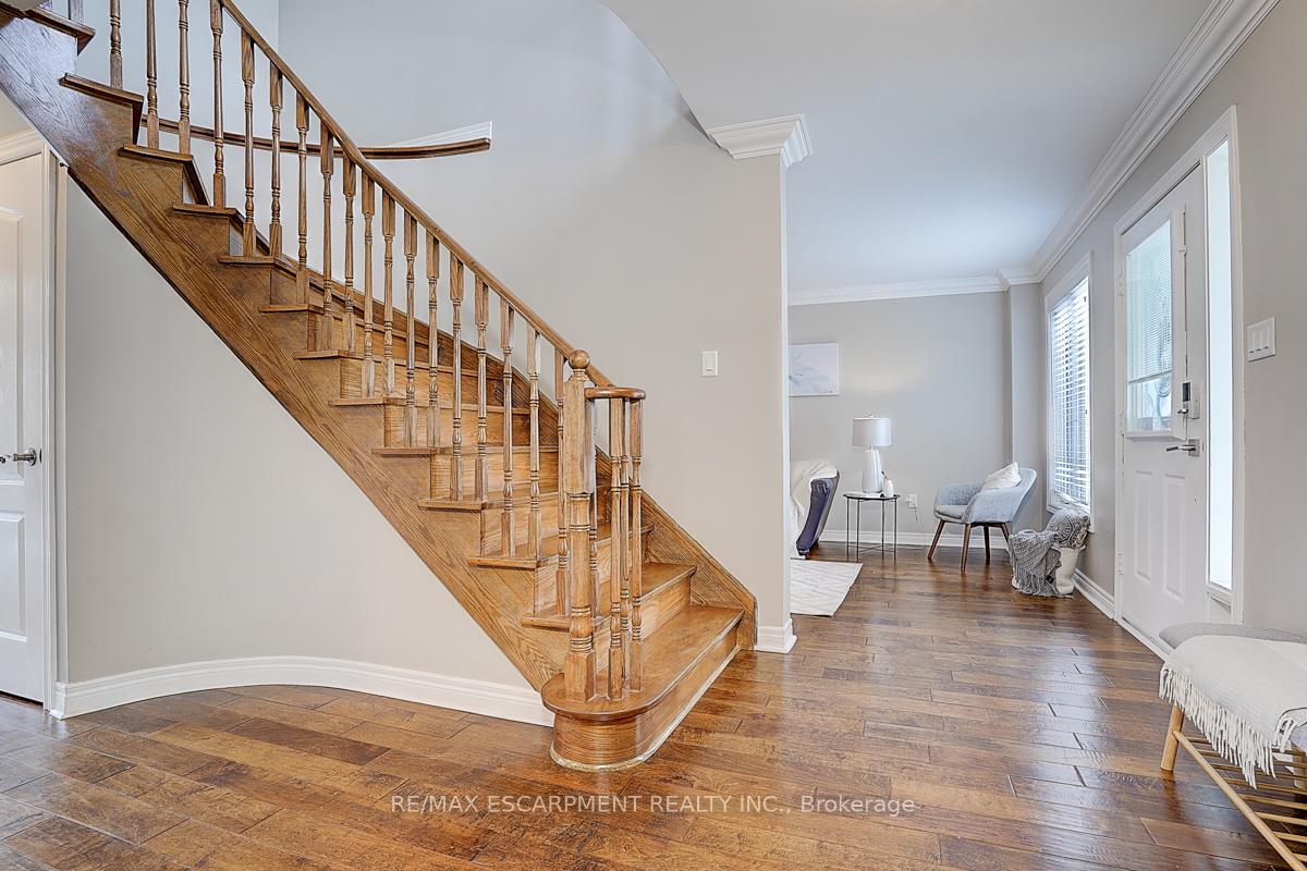 Photo 3 of 11 Rosanna Crescent, Vaughan, Maple — HOMEH
