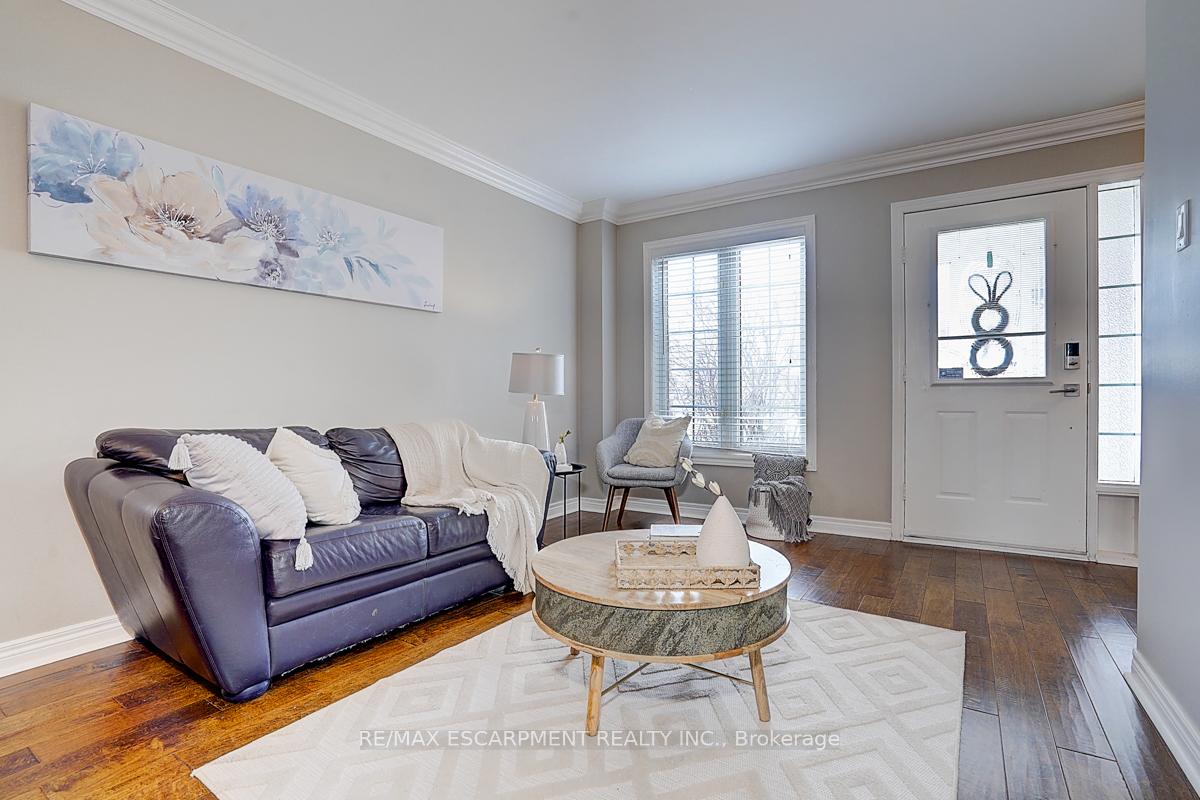 Photo 5 of 11 Rosanna Crescent, Vaughan, Maple — HOMEH