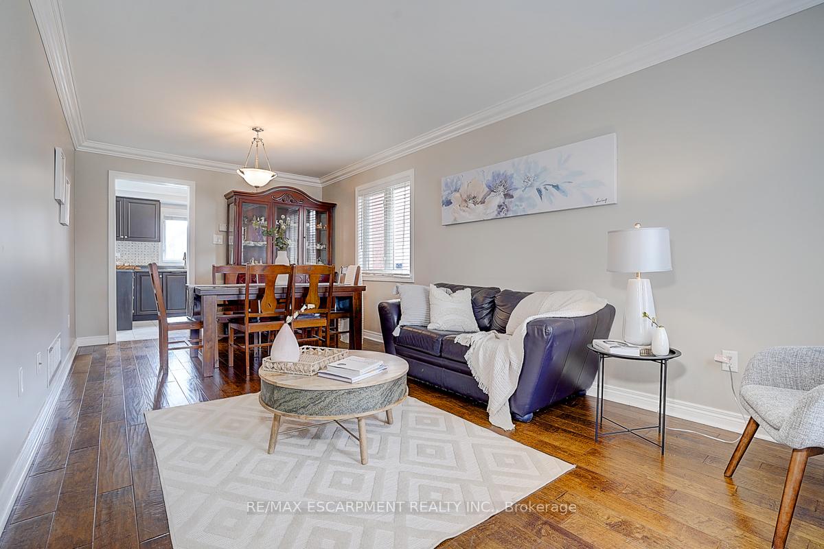 Photo 6 of 11 Rosanna Crescent, Vaughan, Maple — HOMEH
