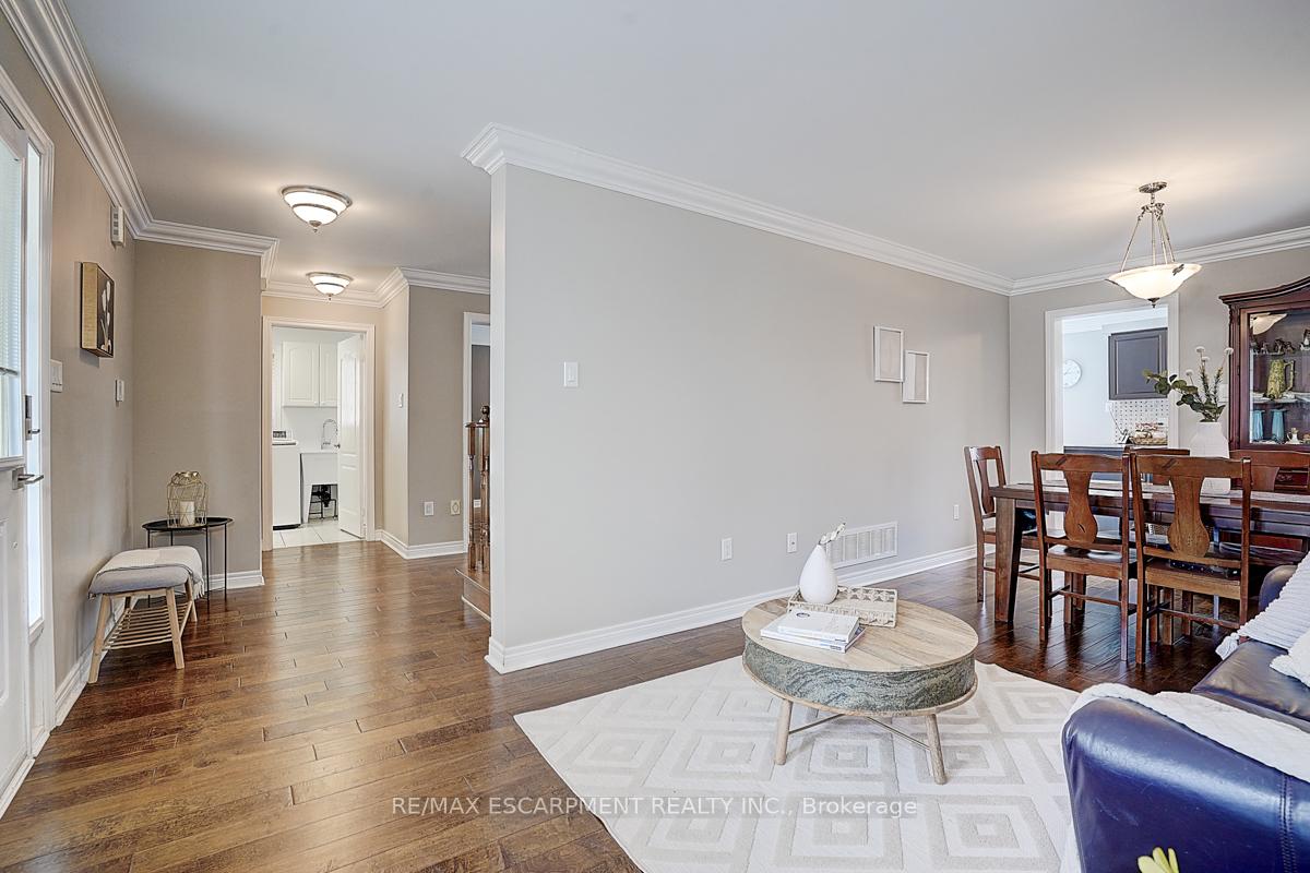 Photo 7 of 11 Rosanna Crescent, Vaughan, Maple — HOMEH