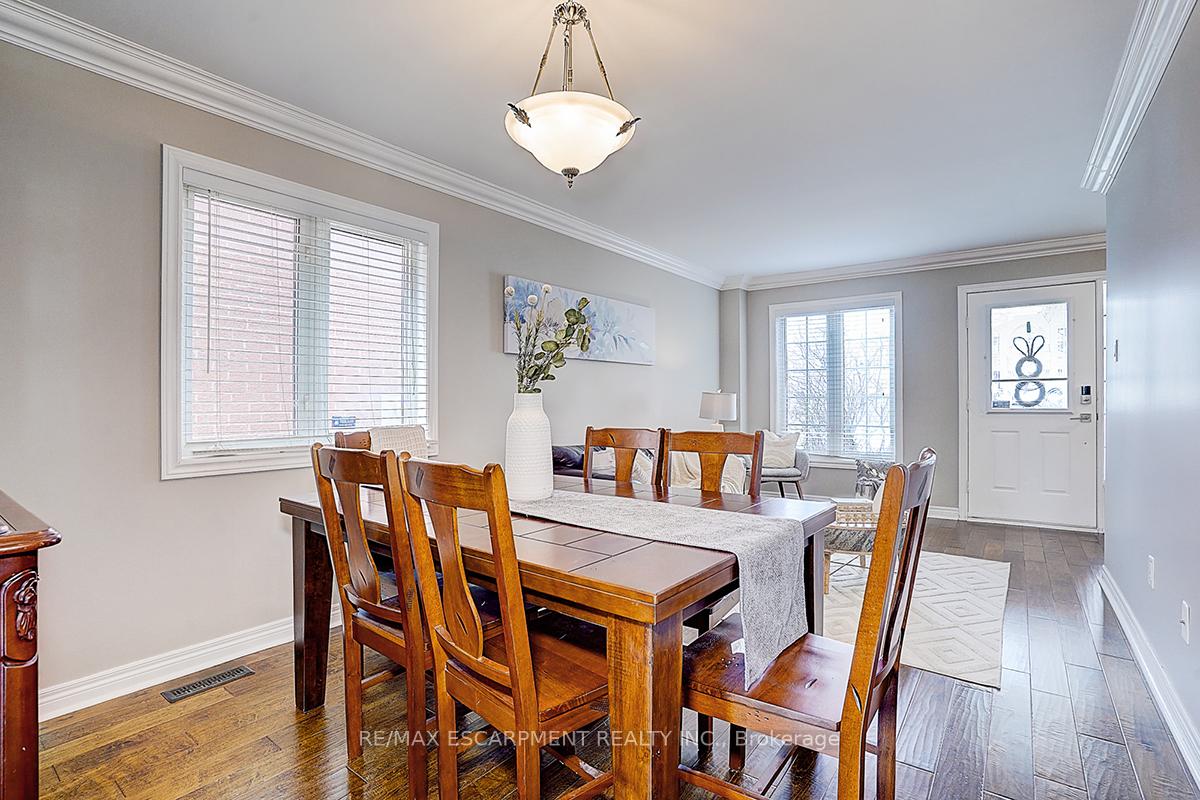 Photo 8 of 11 Rosanna Crescent, Vaughan, Maple — HOMEH