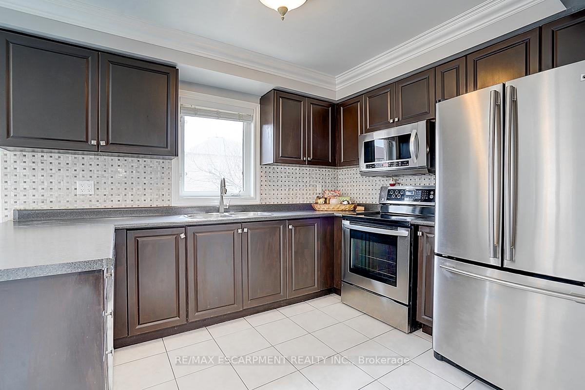 Photo 13 of 11 Rosanna Crescent, Vaughan, Maple — HOMEH