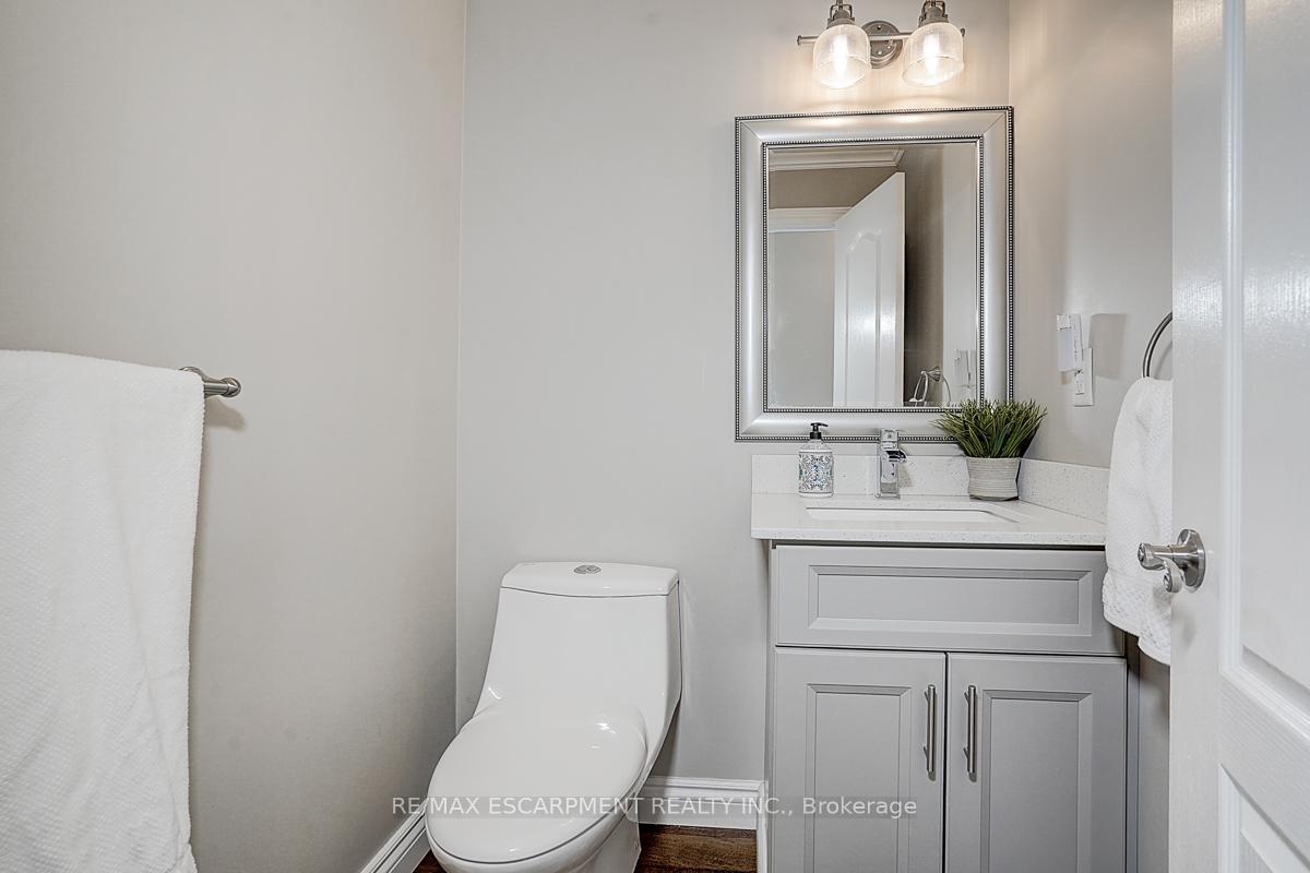 Photo 15 of 11 Rosanna Crescent, Vaughan, Maple — HOMEH