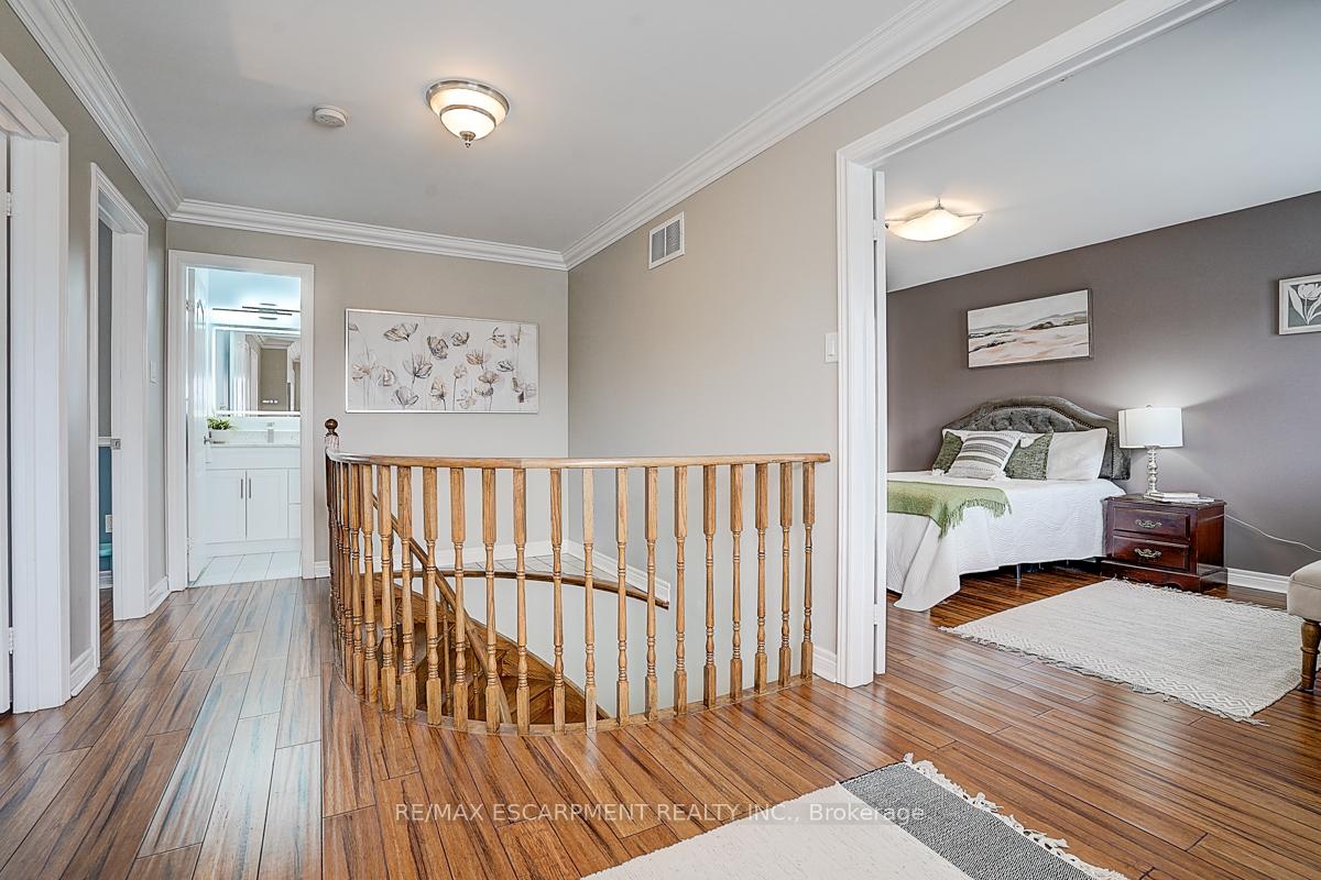 Photo 17 of 11 Rosanna Crescent, Vaughan, Maple — HOMEH
