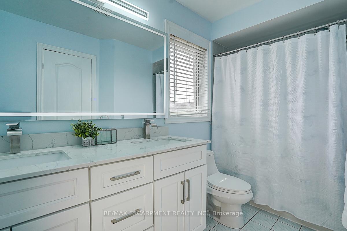 Photo 21 of 11 Rosanna Crescent, Vaughan, Maple — HOMEH