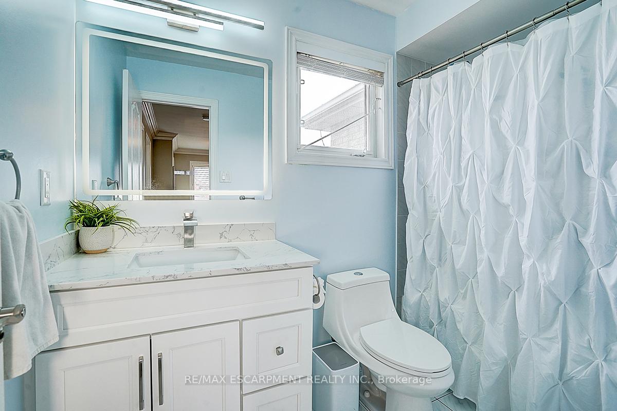 Photo 24 of 11 Rosanna Crescent, Vaughan, Maple — HOMEH