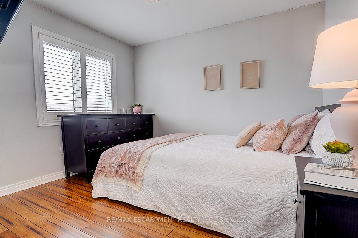 Photo 25 of 11 Rosanna Crescent, Vaughan, Maple — HOMEH