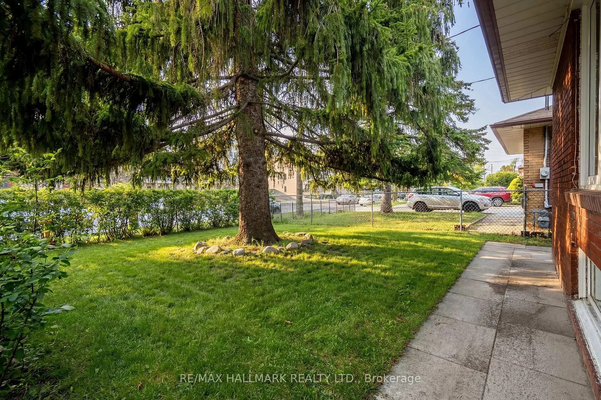 Photo 2 of 3782 St.Clair Avenue E, Scarborough, Cliffcrest — HOMEH