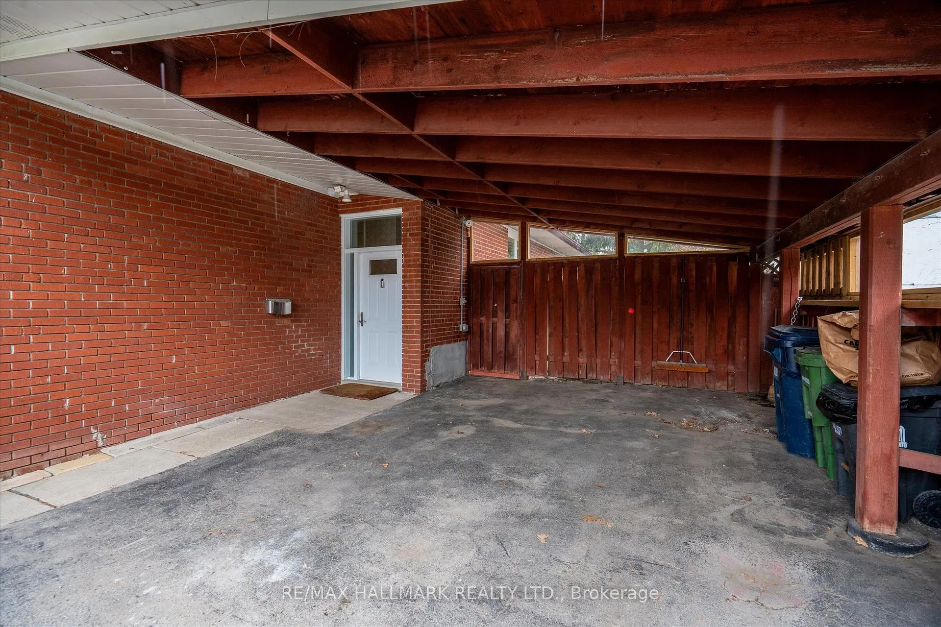 Photo 3 of 3782 St.Clair Avenue E, Scarborough, Cliffcrest — HOMEH