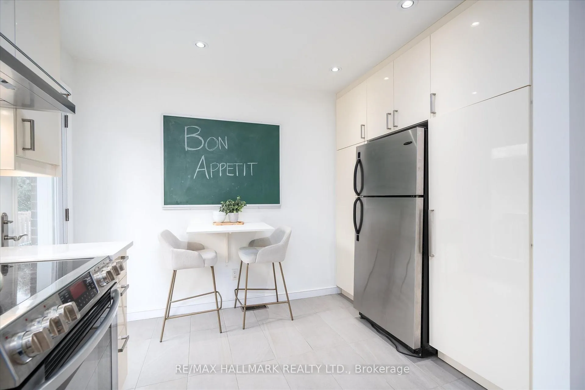 Photo 12 of 3782 St.Clair Avenue E, Scarborough, Cliffcrest — HOMEH