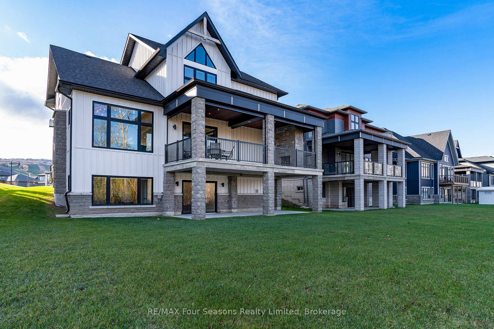 Photo 3 of 176 Springside Crescent, Blue Mountains — HOMEH