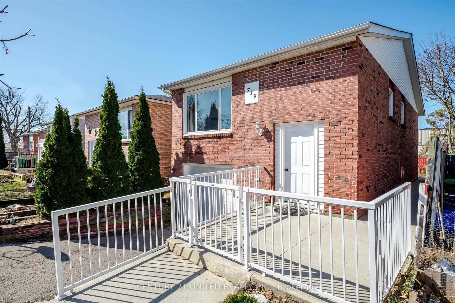 Photo 4 of 719 Mountain Ash Road, Peterborough, Otonabee Ward 1 — HOMEH