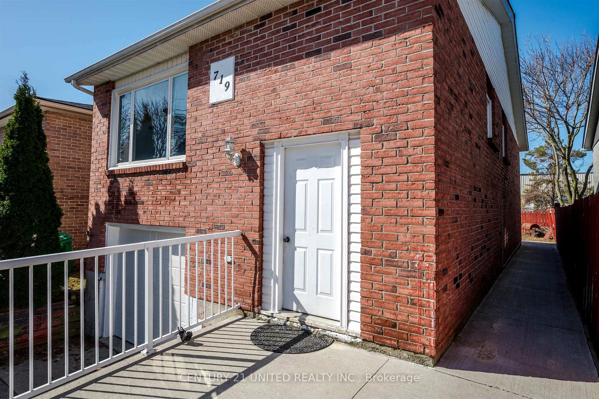 Photo 5 of 719 Mountain Ash Road, Peterborough, Otonabee Ward 1 — HOMEH
