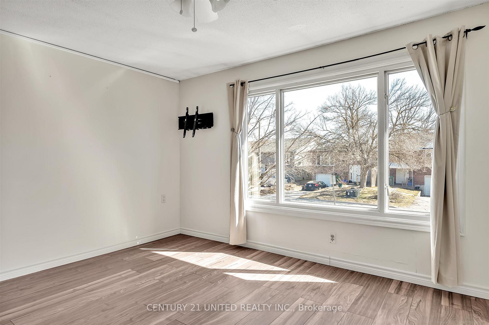 Photo 8 of 719 Mountain Ash Road, Peterborough, Otonabee Ward 1 — HOMEH