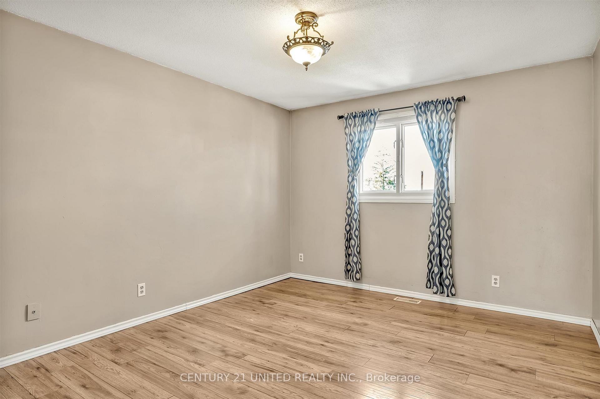 Photo 20 of 719 Mountain Ash Road, Peterborough, Otonabee Ward 1 — HOMEH