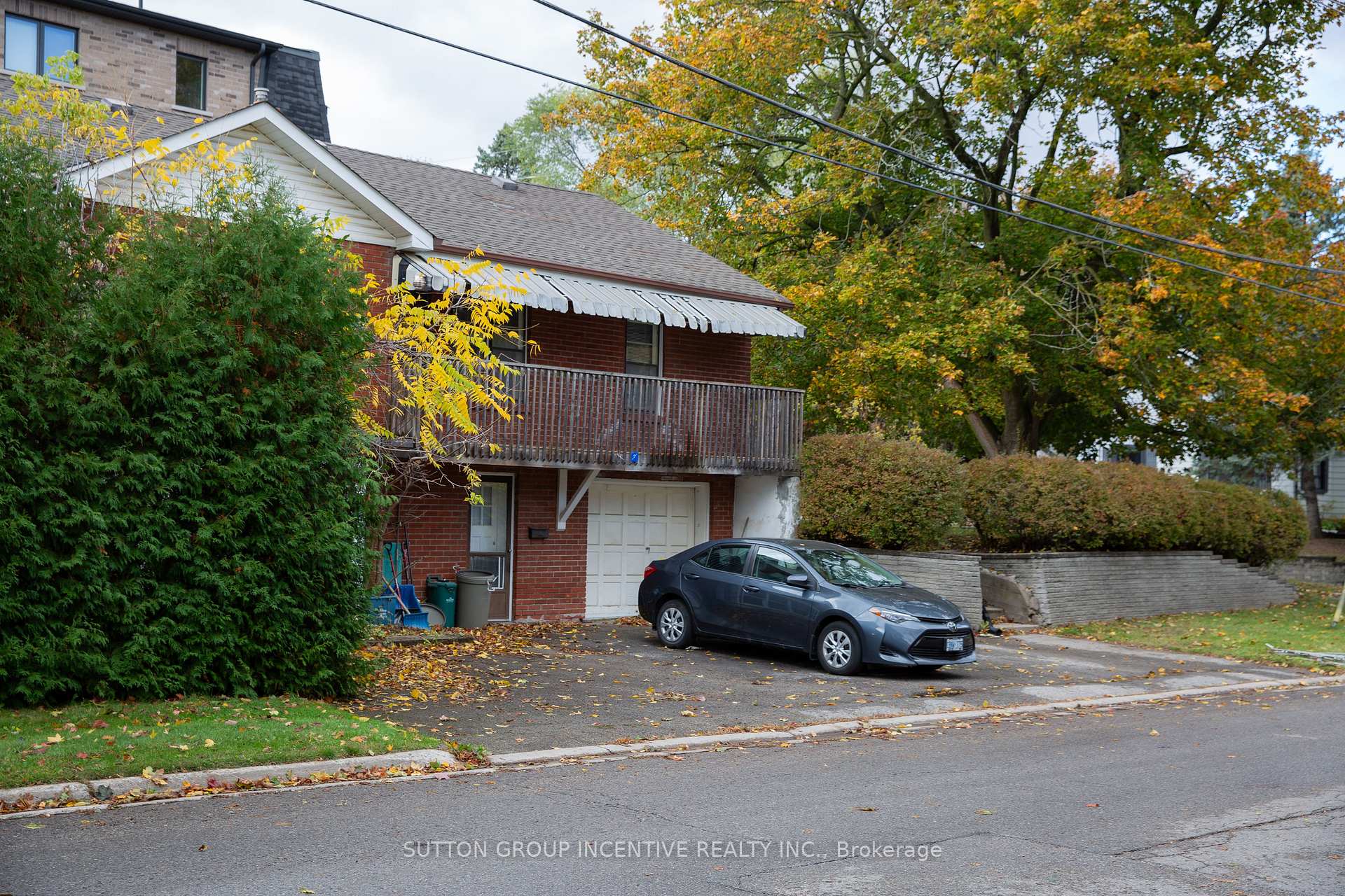 Photo 3 of 19 Kennedy Street E, Aurora, Aurora Village — HOMEH