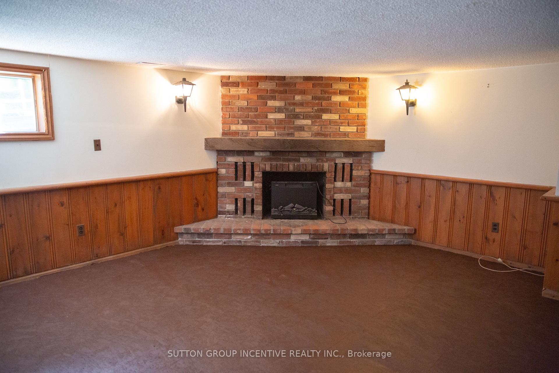 Photo 5 of 19 Kennedy Street E, Aurora, Aurora Village — HOMEH