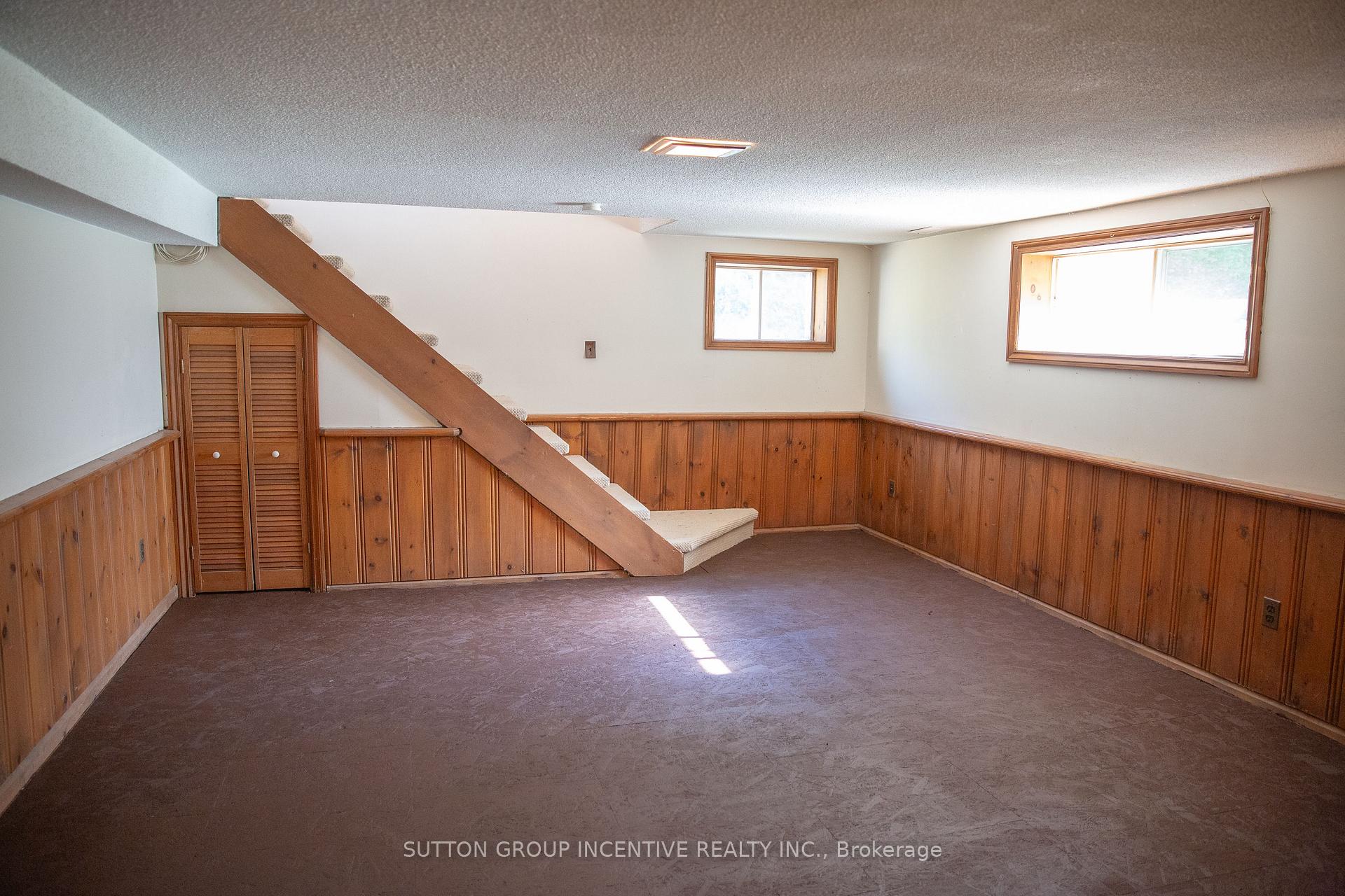 Photo 4 of 19 Kennedy Street E, Aurora, Aurora Village — HOMEH