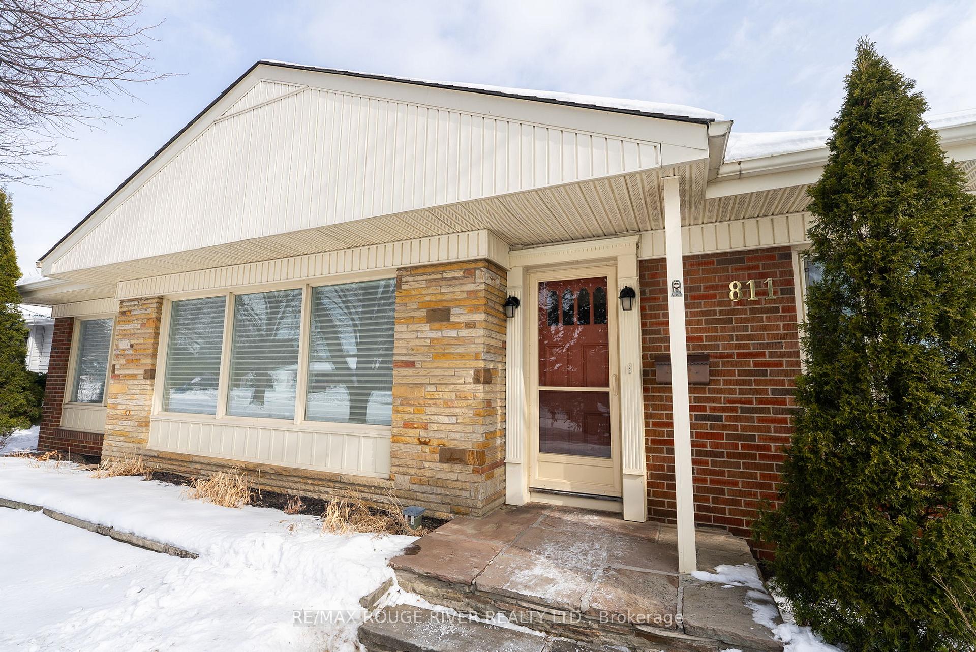 Photo 2 of 811 Bessborough Drive, Oshawa, Centennial — HOMEH
