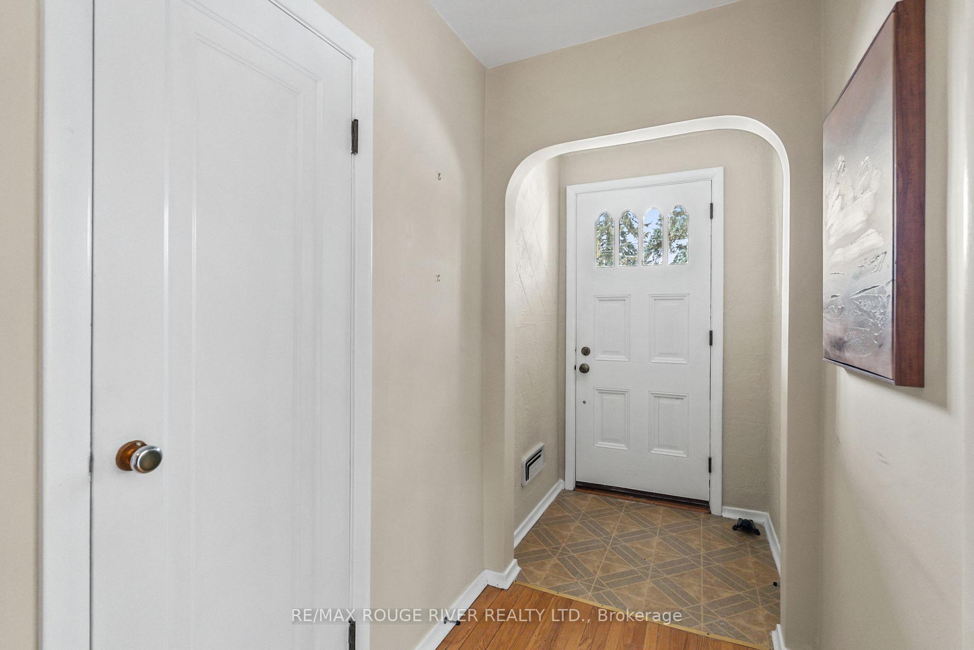 Photo 3 of 811 Bessborough Drive, Oshawa, Centennial — HOMEH