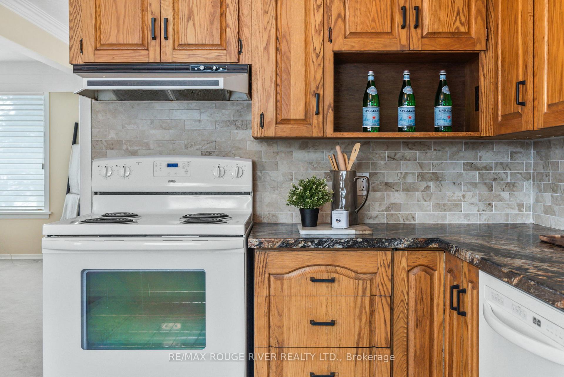 Photo 16 of 811 Bessborough Drive, Oshawa, Centennial — HOMEH