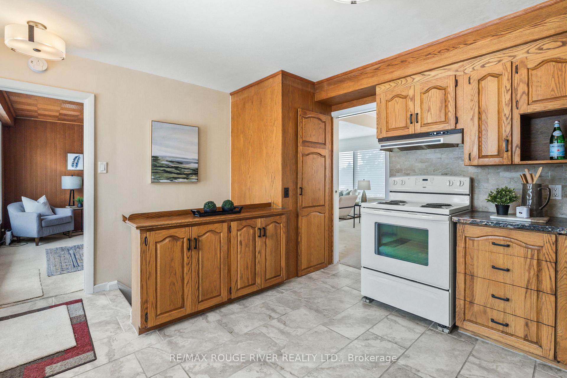 Photo 17 of 811 Bessborough Drive, Oshawa, Centennial — HOMEH